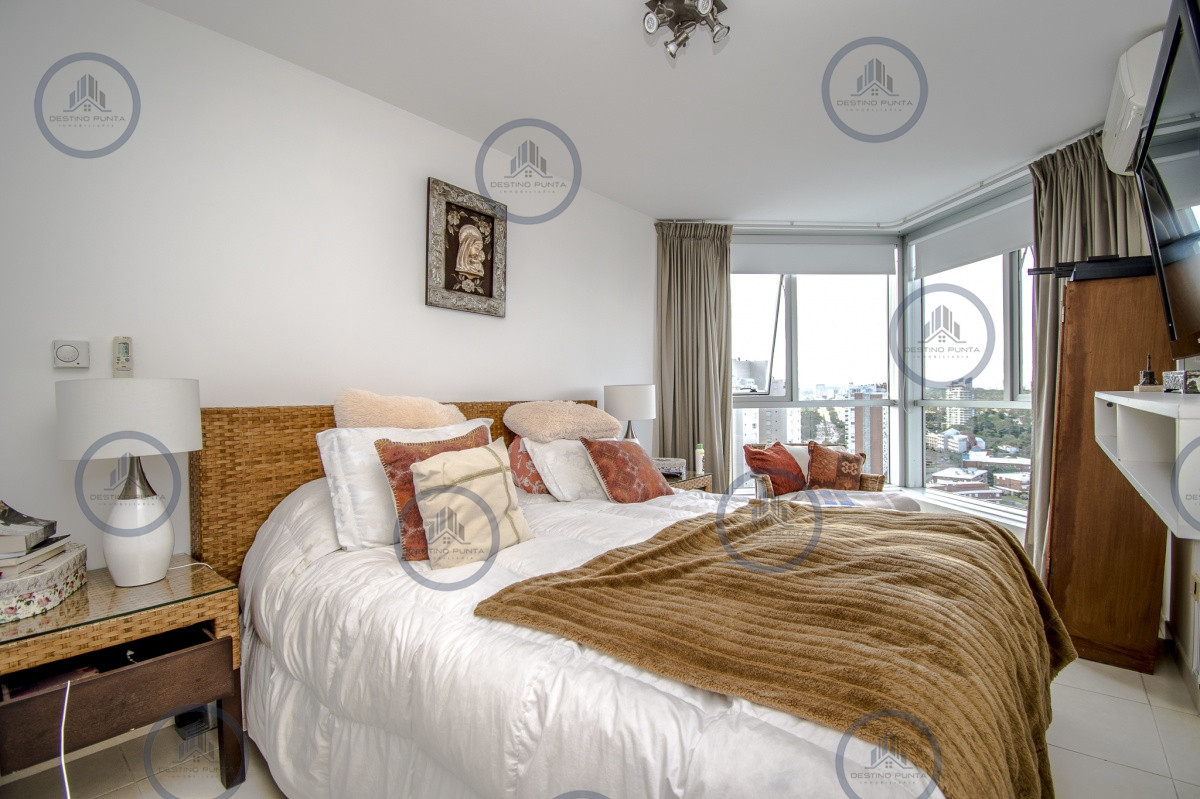 Apartamento ID.87 - Apartamento de 3 Dormitorios y Dependencia en Playa Mansa, Punta del Este