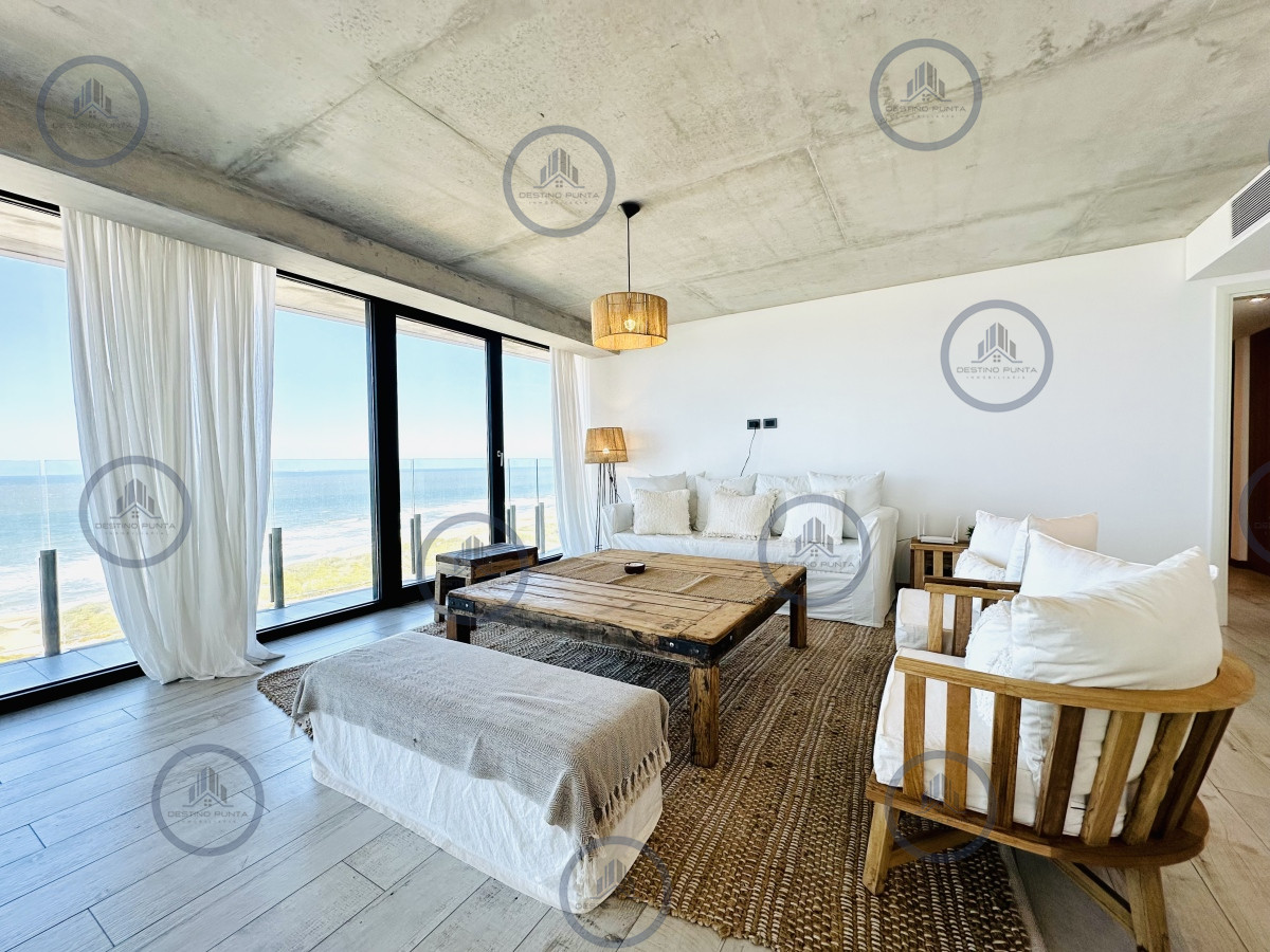 Apartamento ID.677 - Venta y alquiler de apartamento de tres dormitorios con tres suites moderno a estrenar, playa Brava