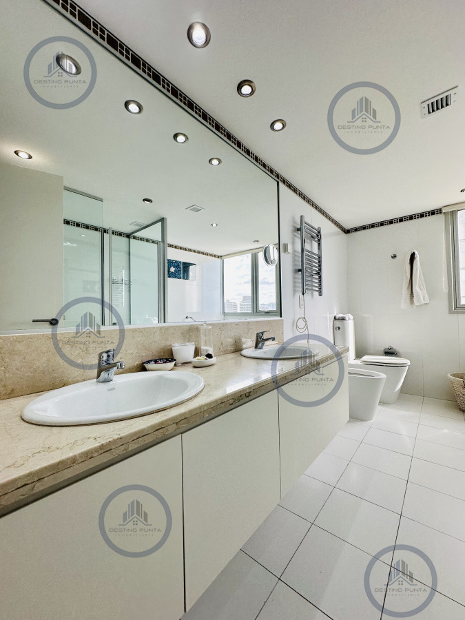 Apartamento ID.1762 - Oportunidad en Venta! Apartamento sobre playa Brava de 3 Dormitorios más Dependencia, Torre Le Parc