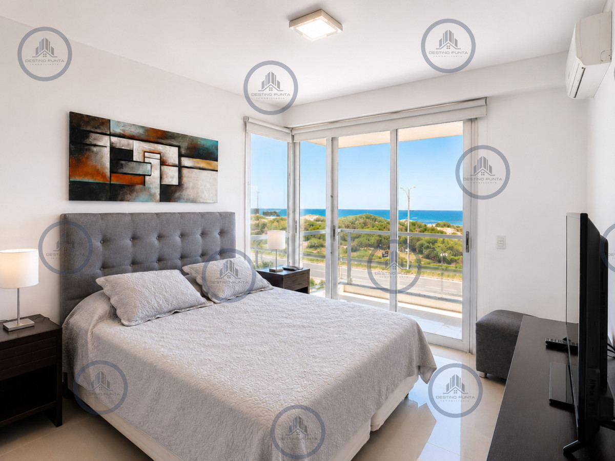 Apartamento ID.3106 - Apartamento de 3 Dormitorios en Primera Línea del Mar, Playa Brava Punta del Este