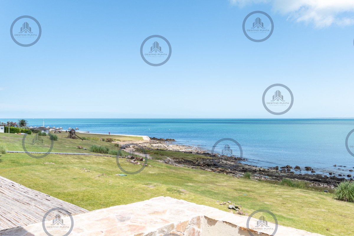 Apartamento ID.108 - Alquiler temporario de apartamento con la mejor ubicación del complejo, unidad de dos dormitorios con parrillero de uso exclusivo, Punta Ballena