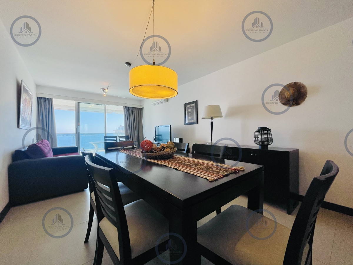 Apartamento ID.986 - Apartamento con Vista al Mar de 2 Dormitorios a Una Cuadra de la Playa, Punta del Este