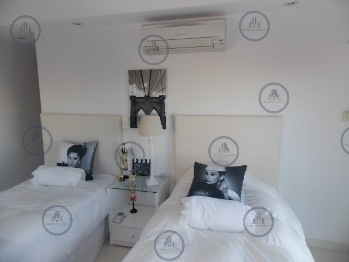 Apartamento ID.86 - Venta  de apartamento esquinero de tres dormitorios en Playa Mansa
