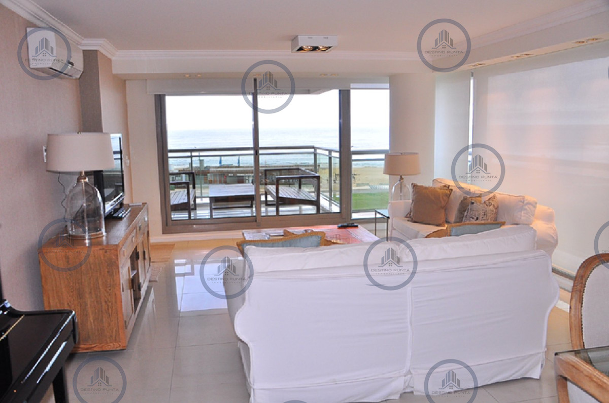 Apartamento ID.243 - Excelente Apartamento de 3 Dormitorios y Dependencia en Playa Brava - Venta y Alquiler