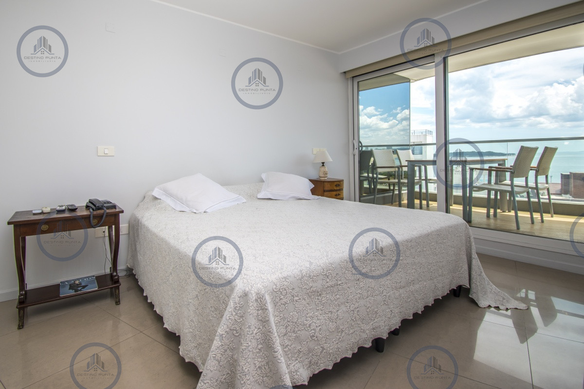 Apartamento ID.158 - Excelente Apartamento de 2 Dormitorios y Dependencia de Servicio en Playa Mansa