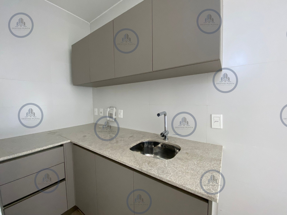 Apartamento ID.777 - Espectacular Apartamento de Dos Dormitorios, Dependencia y Parrillero a Estrenar en Punta del Este