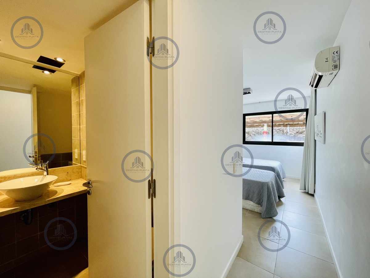 Apartamento ID.1029 - Venta de apartamento de dos dormitorios con parrillero en complejo privado de Punta Ballena