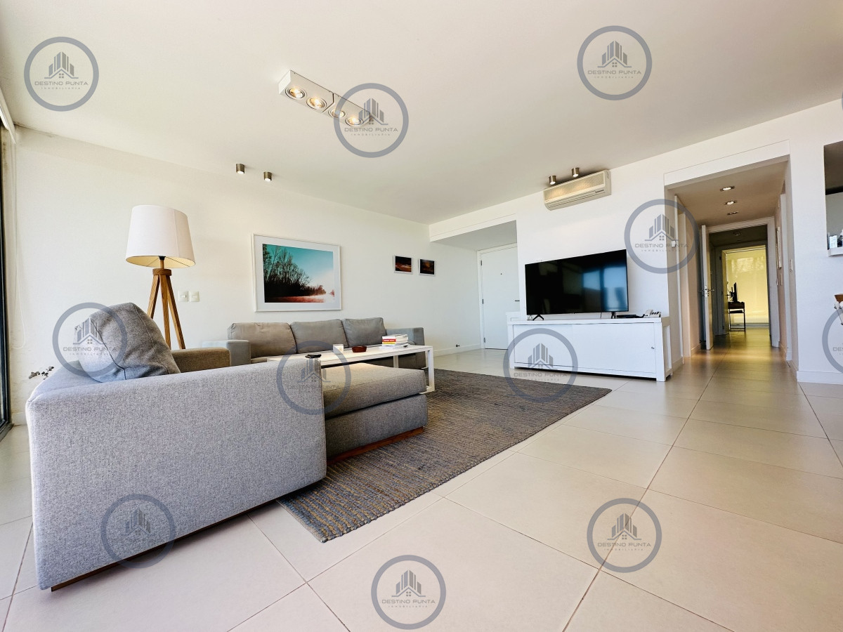 Apartamento ID.1690 - Venta y Alquiler temporario de apartamento moderno de dos dormitorios con parrillero en Punta Ballena