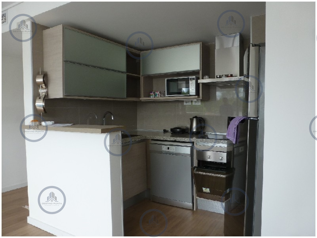 Apartamento ID.447 - Alquiler temporal de apartamento de dos dormitorios con dos baños en Playa Mansa, Punta del Este