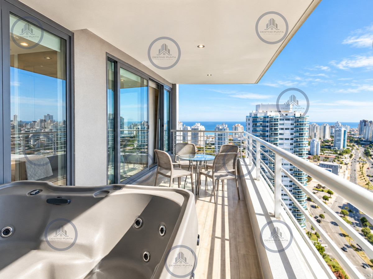 Apartamento ID.3292 - Penthouse Dúplex de 3 Dormitorios en suite con Parrillero, Jacuzzi y Amplias Terrazas con vistas panorámicas. Playa Mansa, Punta del Este