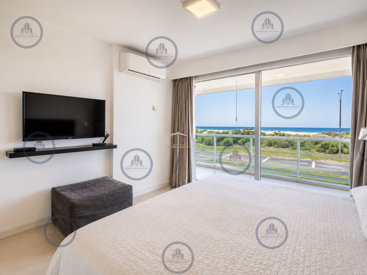 Apartamento ID.1816 - Apartamento de 3 Dormitorios en Primera Línea del Mar, Playa Brava Punta del Este