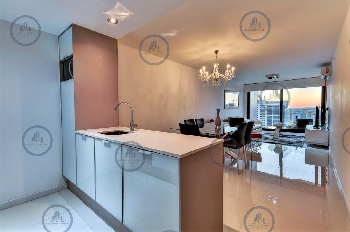 Apartamento ID.1626 - Alquiler temporario de apartamento de dos dormitorios con dos baños a pasos de la Playa y centro comercial, Punta del Este