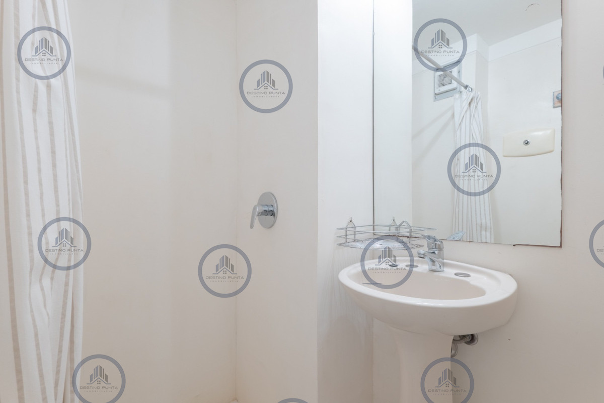 Apartamento ID.2593 - Apartamento de 2 Dormitorios frente al Mar, en Venta, Península de Punta del Este