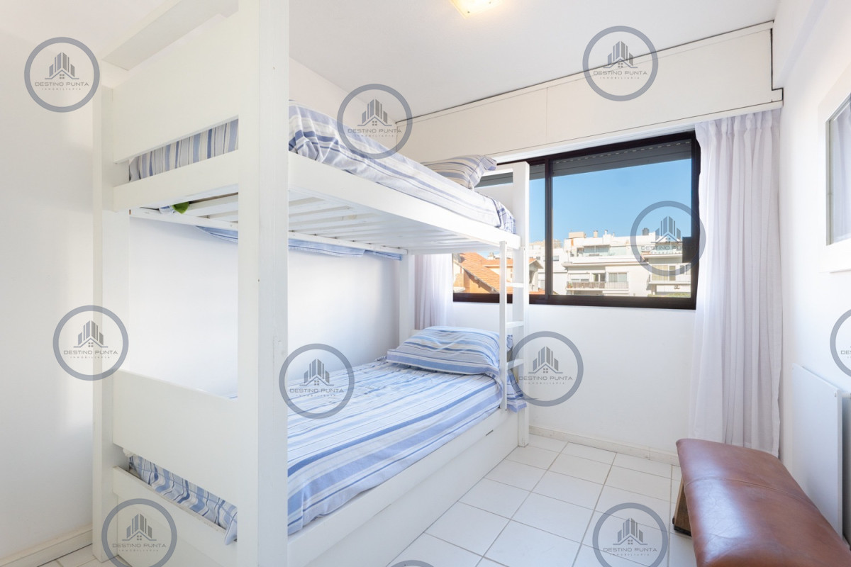 Apartamento ID.2593 - Apartamento de 2 Dormitorios frente al Mar, en Venta, Península de Punta del Este