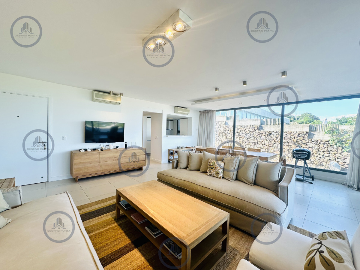 Apartamento ID.112 - Venta OPORTUNIDAD de exclusivo departamento de tres dormitorios y Parrillero en Punta Ballena