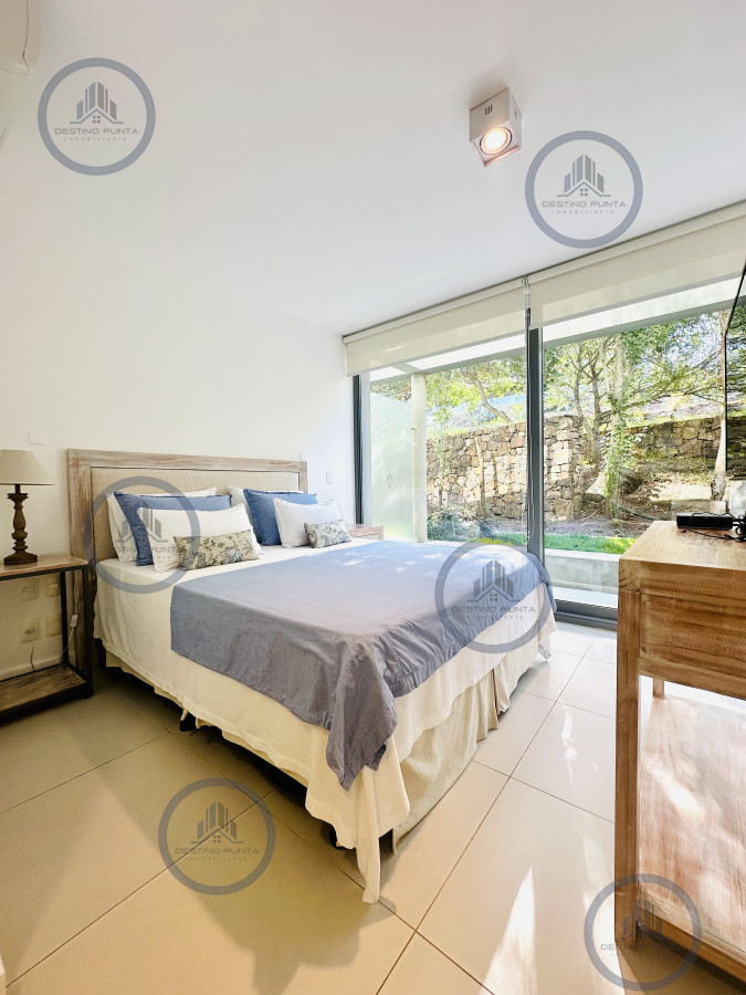 Apartamento ID.112 - Venta OPORTUNIDAD de exclusivo departamento de tres dormitorios y Parrillero en Punta Ballena