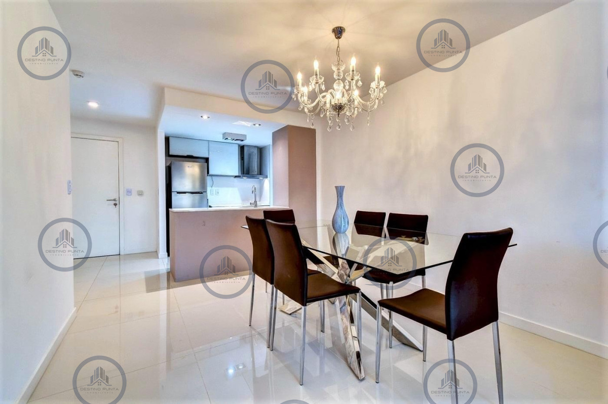 Apartamento ID.1626 - Alquiler temporario de apartamento de dos dormitorios con dos baños a pasos de la Playa y centro comercial, Punta del Este