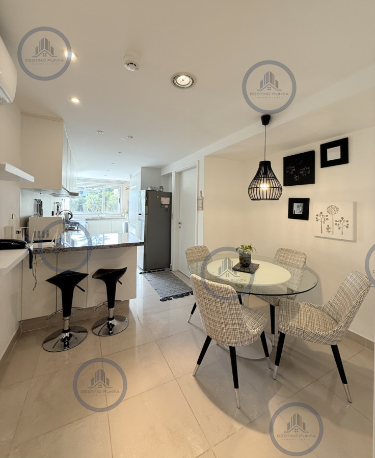 Apartamento ID.3030 - Venta de apartamento de 3 dormitorios sobre primera fila de Playa Brava, Punta del Este