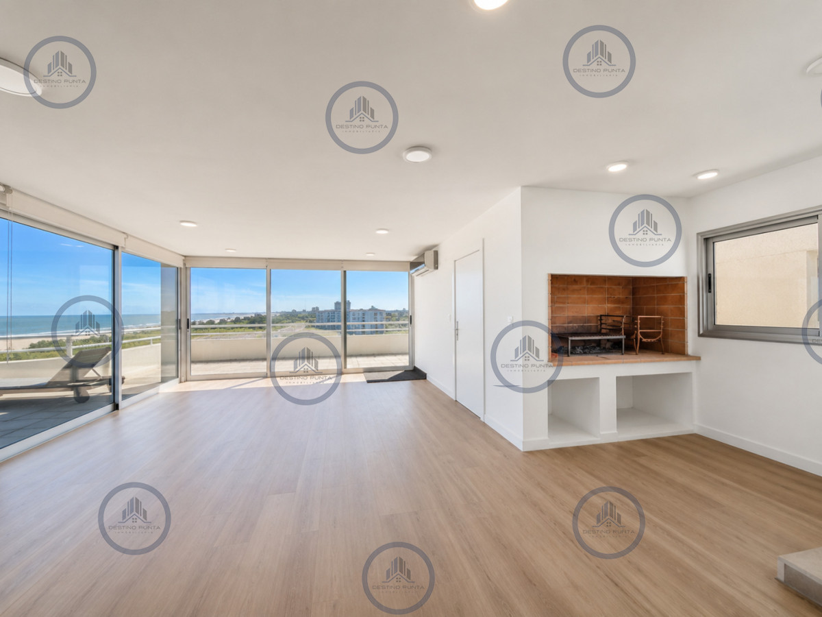 Apartamento ID.2985 - Penthouse de 3 Dormitorios con Barbacoa en Primera Línea del Mar, Playa Brava Punta del Este