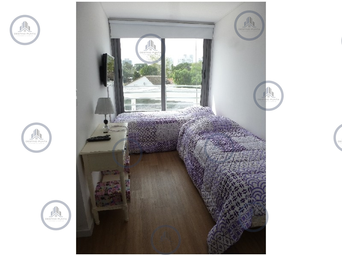Apartamento ID.447 - Alquiler temporal de apartamento de dos dormitorios con dos baños en Playa Mansa, Punta del Este
