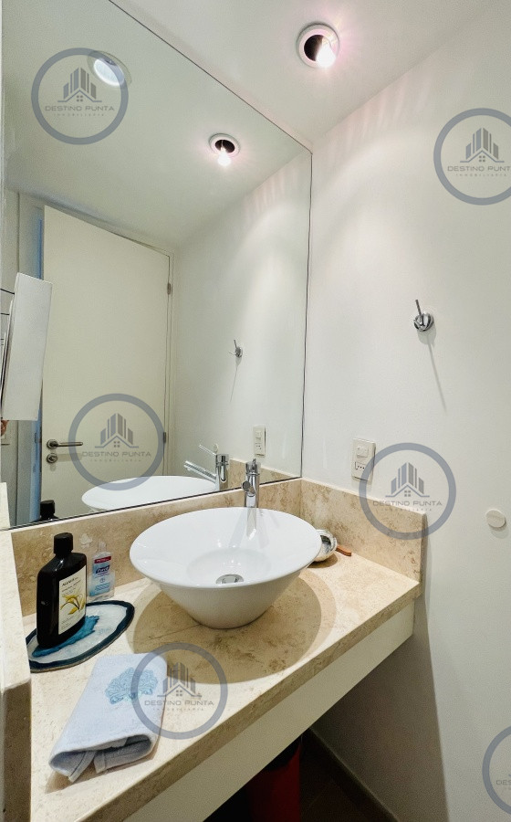 Apartamento ID.421 - Maravilloso departamento de 2 dormitorios con parrillero y salida al jardín en alquiler 
