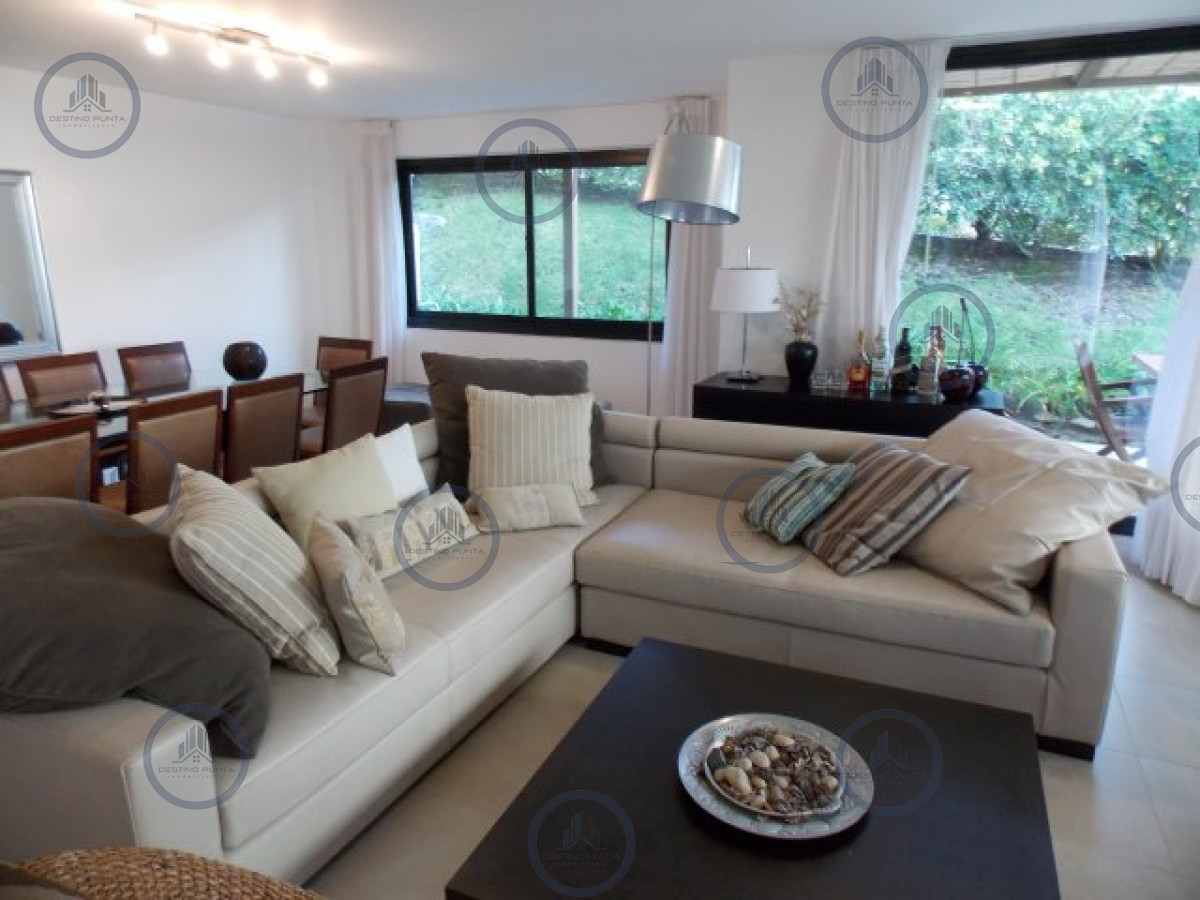 Apartamento ID.32 - Alquiler temporario de departamento esquinero de dos dormitorios mas dependencia de servicio, Punta Ballena