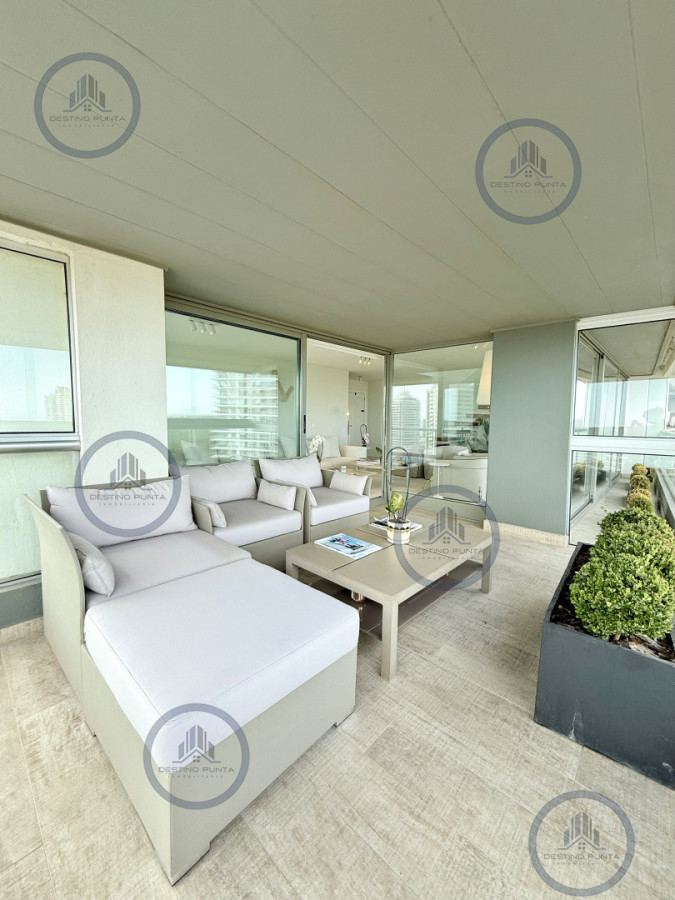 Apartamento ID.2036 - Apartamento Penthouse finamente decorado de 3 dormitorios con parrillero propio en venta, Roosevelt Brava, Punta del Este