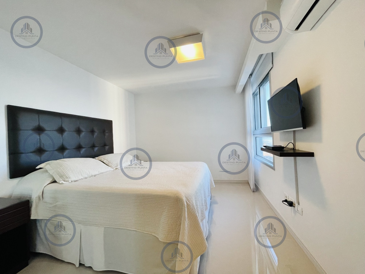 Apartamento ID.1525 - Apartamento de 3 Dormitorios y Dependencia, con Parrillero y Vista al Mar en Playa Brava, Punta del Este 