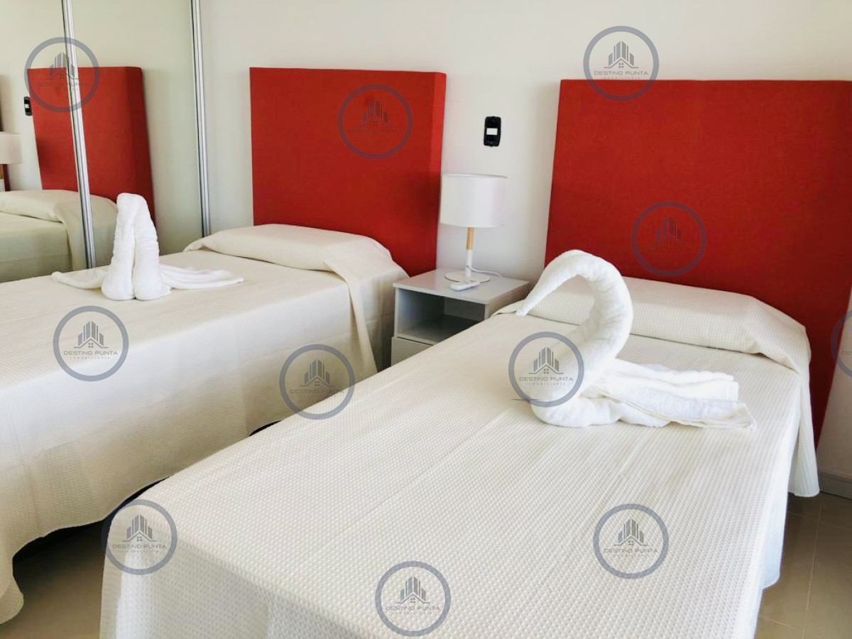 Apartamento ID.167 - Venta y alquiler temporario de apartamento piso alto en torre con servicios. Dos dormitorios más dependencia 