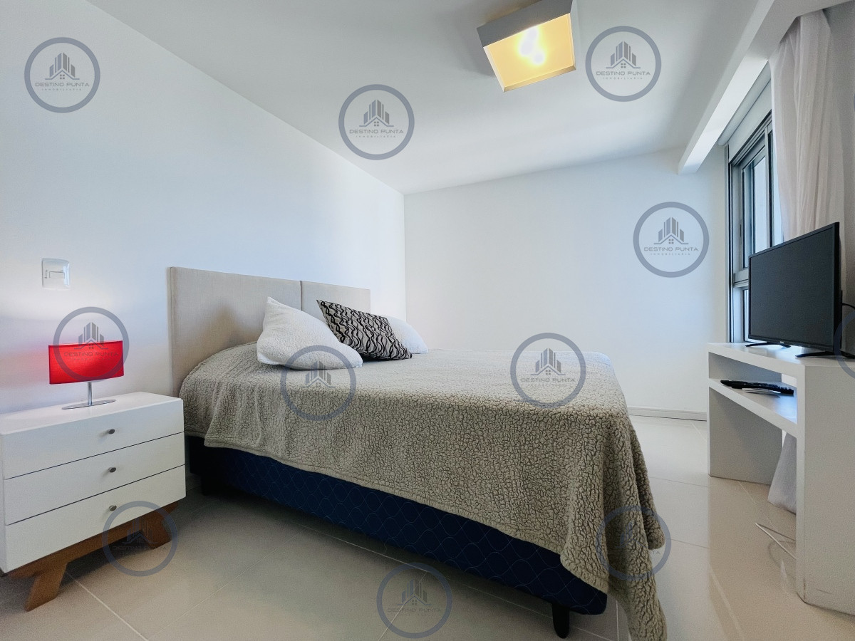 Apartamento ID.165 - Apartamento con Vista al Mar de 3 Dormitorios y Dependencia + Parrillero en Playa Brava, Punta del Este 