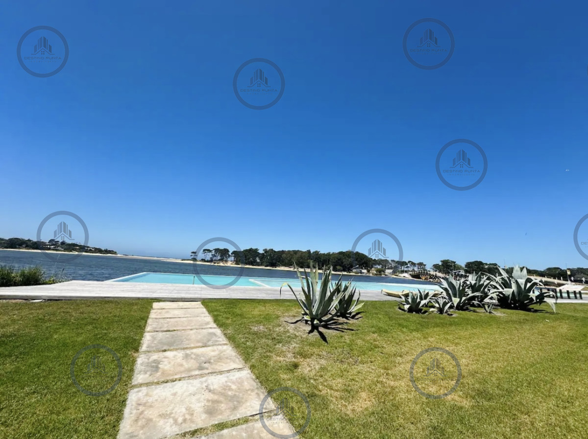 Apartamento ID.1925 - Venta de Moderno Apartamento de 3 Dormitorios Frente al Mar en La Barra