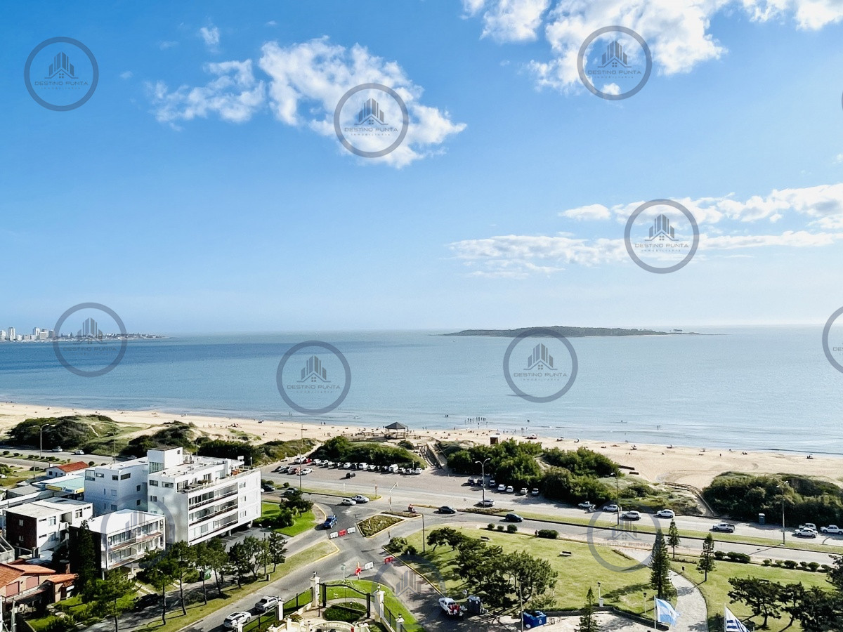 Apartamento ID.1059 - Venta de Excelente apartamento en alquiler temporario de tres dormitorios más dependencia de servicio, Playa Mansa, Punta del Este