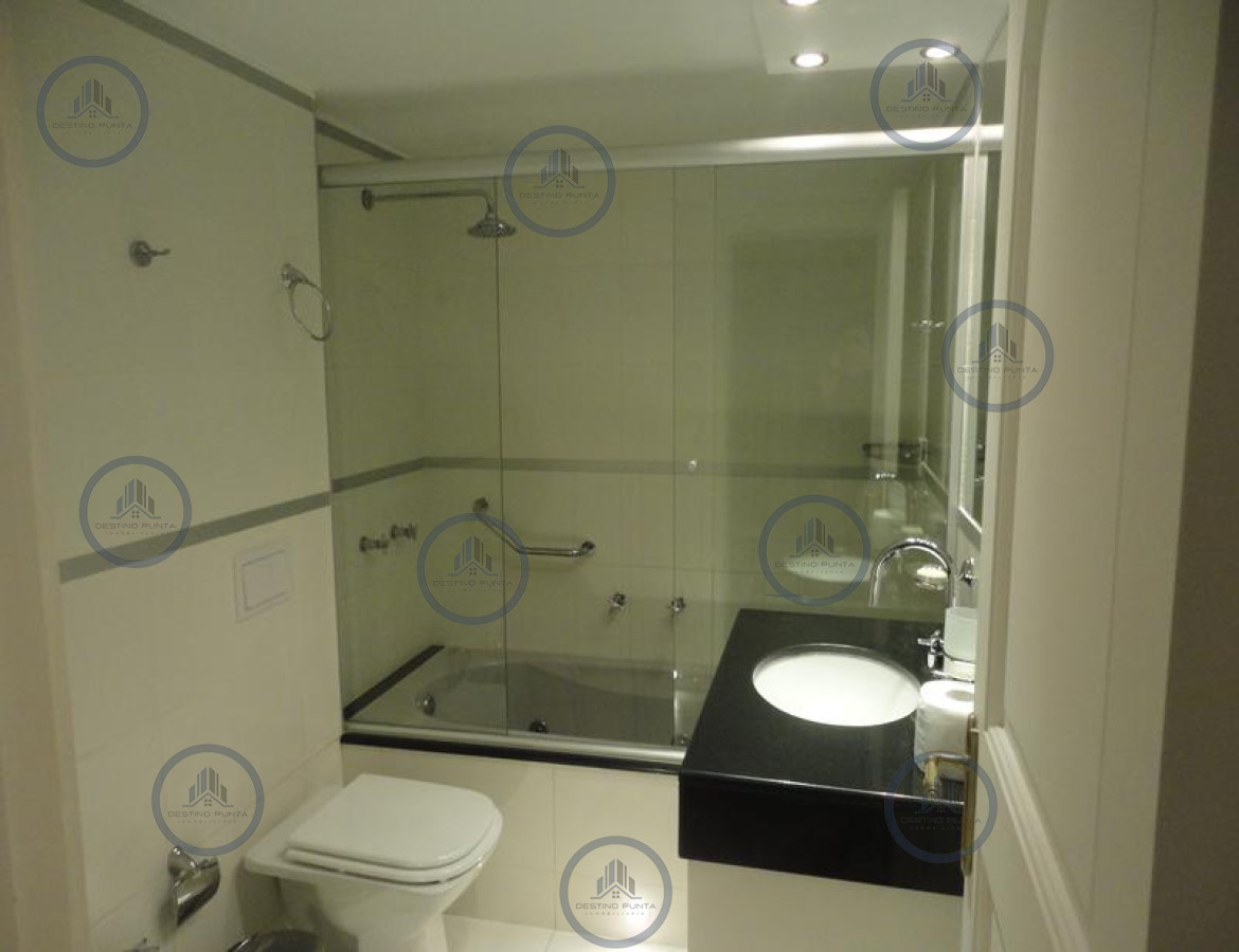 Apartamento ID.956 - Apartamento de 6 Dormitorios Frente al Puerto de Punta del Este