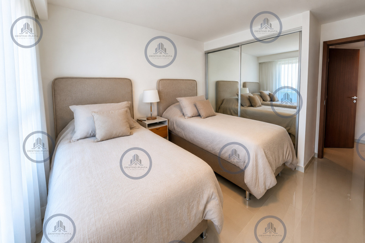 Apartamento ID.150 - Espectacular Penthouse Duplex con 4 Dormitorios + Dependencia y Terraza con Parrillero, en torre premium de Playa Brava, Punta del Este
