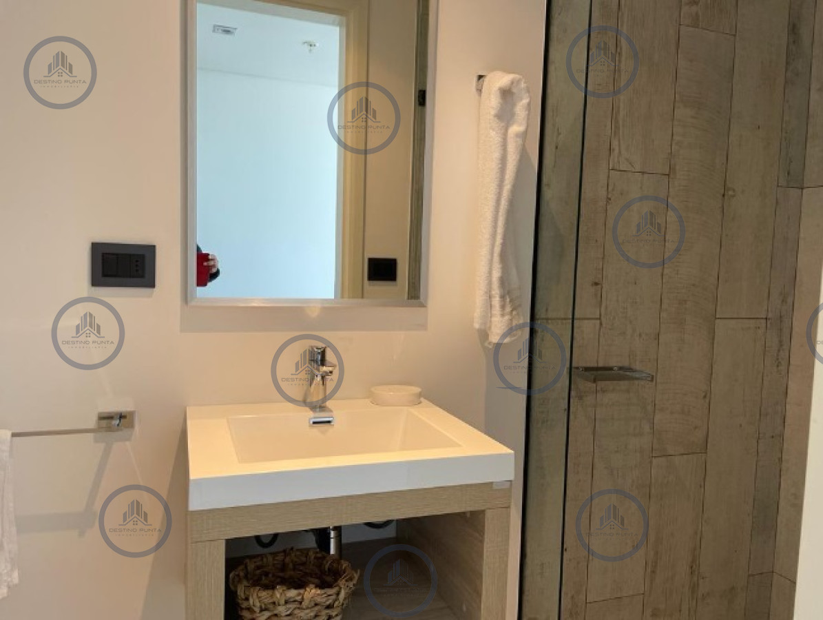 Apartamento ID.680 - Venta y alquiler de Apartamento de 1 Dormitorio en suite piso alto de Torre Surfside Village, Punta del Este