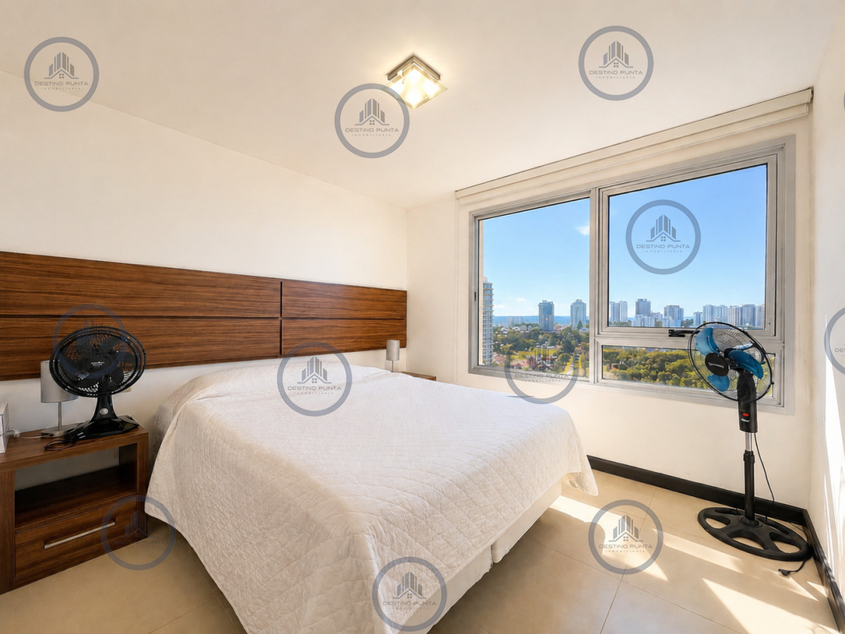 Apartamento ID.3204 - Venta de Excelente Apartamento de 3 Dormitorios con Vista al Mar, Playa Mansa, Punta del Este