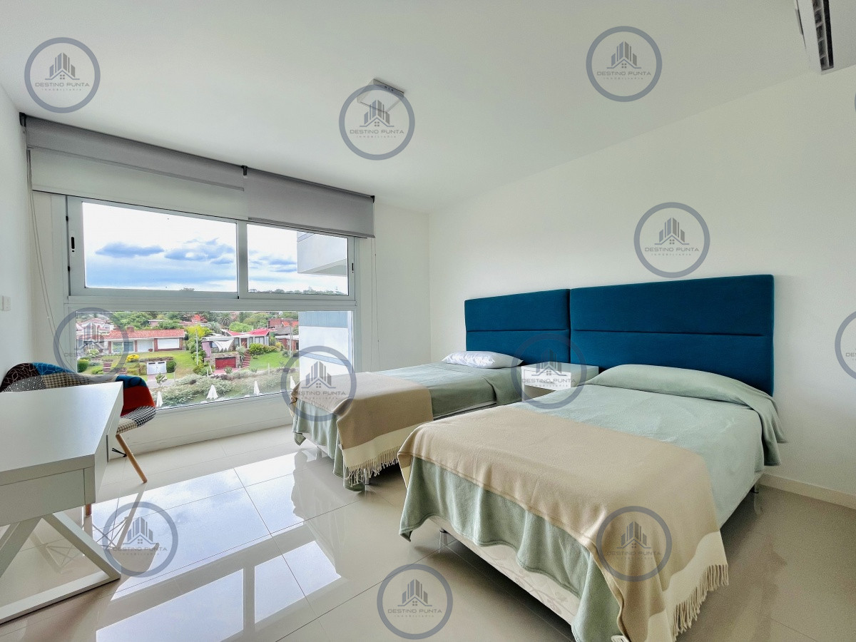 Apartamento ID.304 - Apartamento de 3 Dormitorios y Parrillero Frente al Mar, Playa Mansa