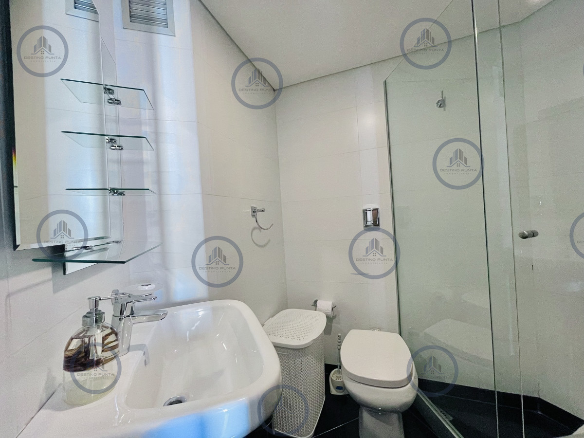 Apartamento ID.165 - Apartamento con Vista al Mar de 3 Dormitorios y Dependencia + Parrillero en Playa Brava, Punta del Este 