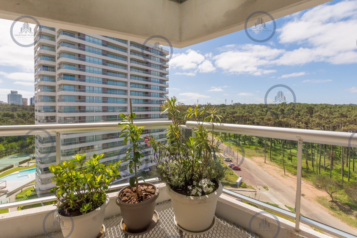Apartamento ID.301 - Excelente Apartamento de 2 Dormitorios + Servicio en Brava con Vista al Mar