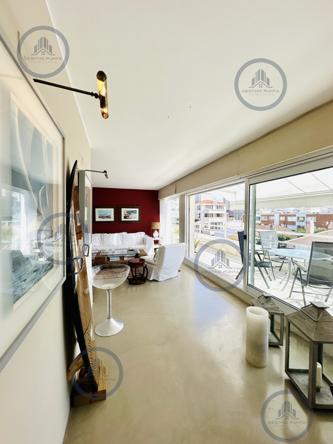 Apartamento ID.2461 - Alquiler y venta de apartamento con vista al Mar en Península de 3 dormitorios más dependencia