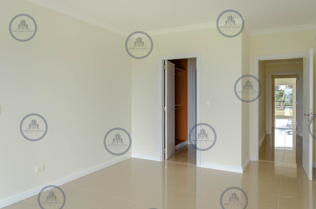 Apartamento ID.230 - Exclusivo penthouse en venta de dos dormitorios sobre Playa Mansa