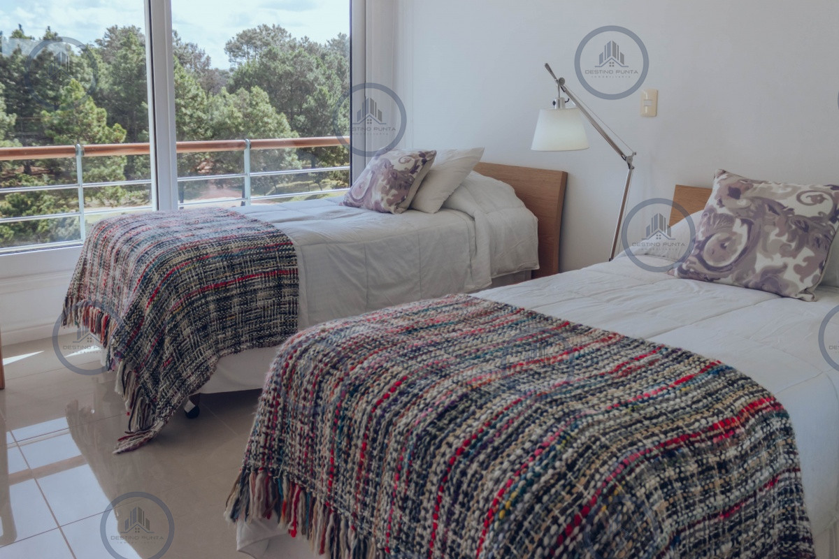 Apartamento ID.235 - Venta y alquiler temporario de maravilloso departamento penthouse en complejo privado de Playa Mansa