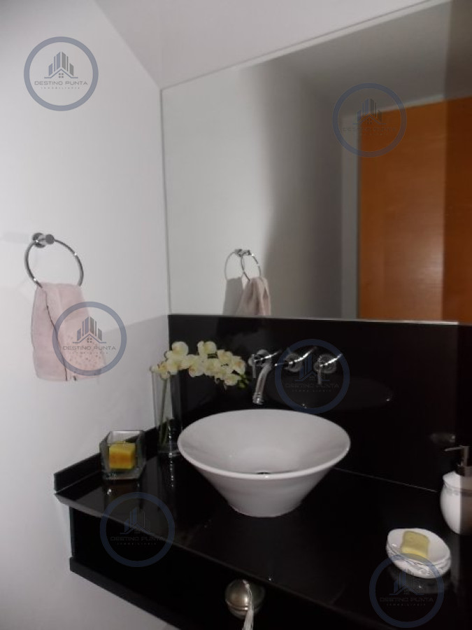 Apartamento ID.86 - Venta  de apartamento esquinero de tres dormitorios en Playa Mansa