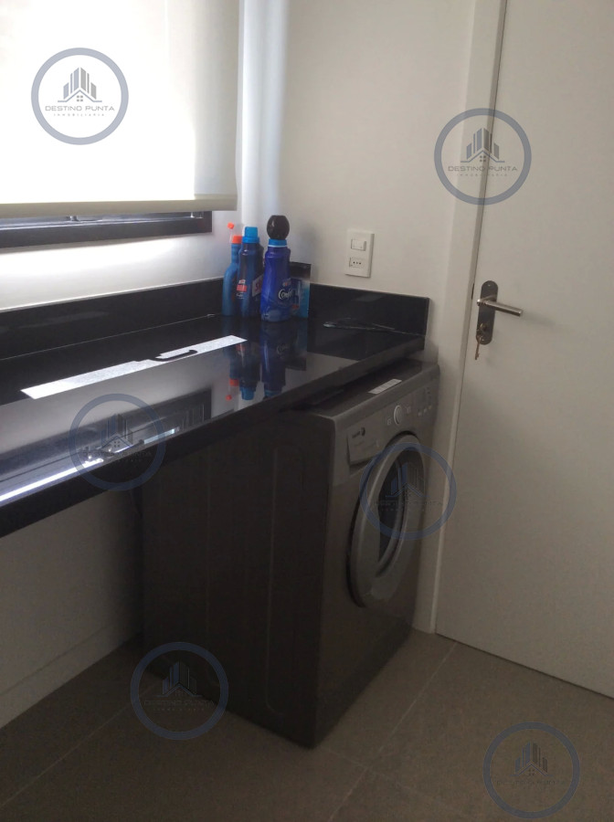 Apartamento ID.218 - Venta y alquiler de moderno departamento de tres dormitorios más dependencia a pasos de Playa Brava