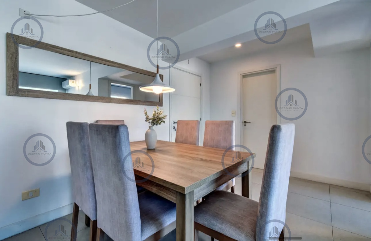 Apartamento ID.541 - Apartamento Céntrico de 2 Dormitorios con Vista al Mar, en el corazón de la Península de Punta del Este