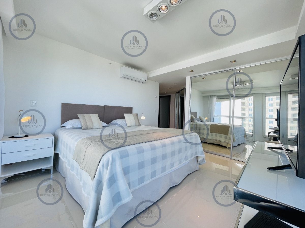 Apartamento ID.165 - Apartamento con Vista al Mar de 3 Dormitorios y Dependencia + Parrillero en Playa Brava, Punta del Este 