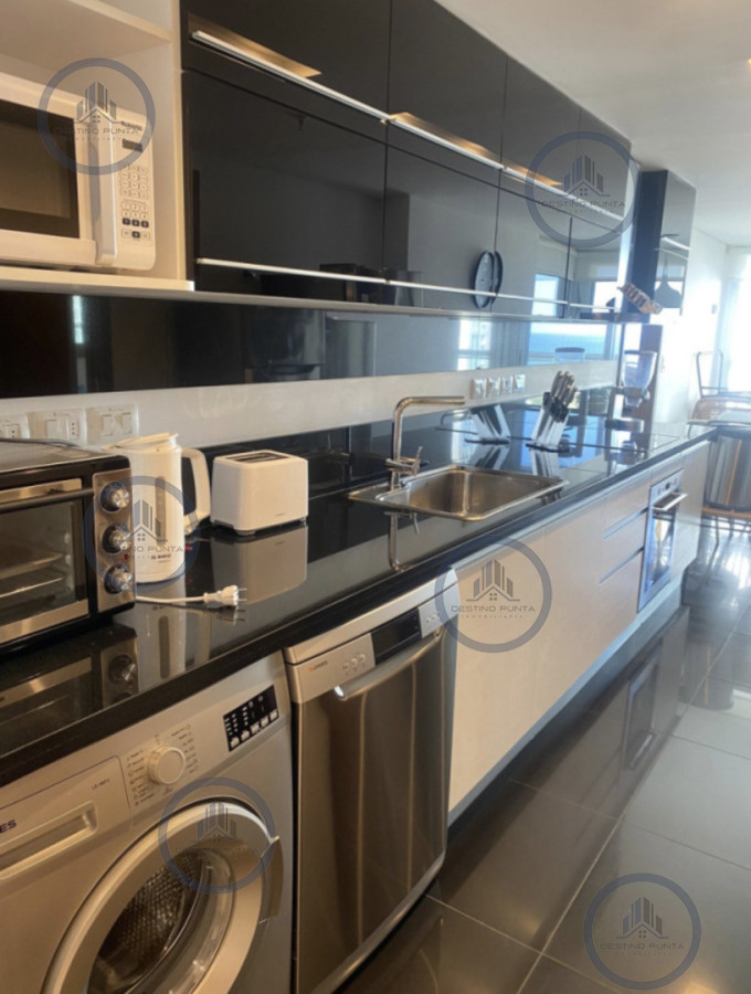 Apartamento ID.3284 - Alquiler temporal de apartamento a pasos de Playa Brava, 3 dormitorios mas dependencia y parrillero