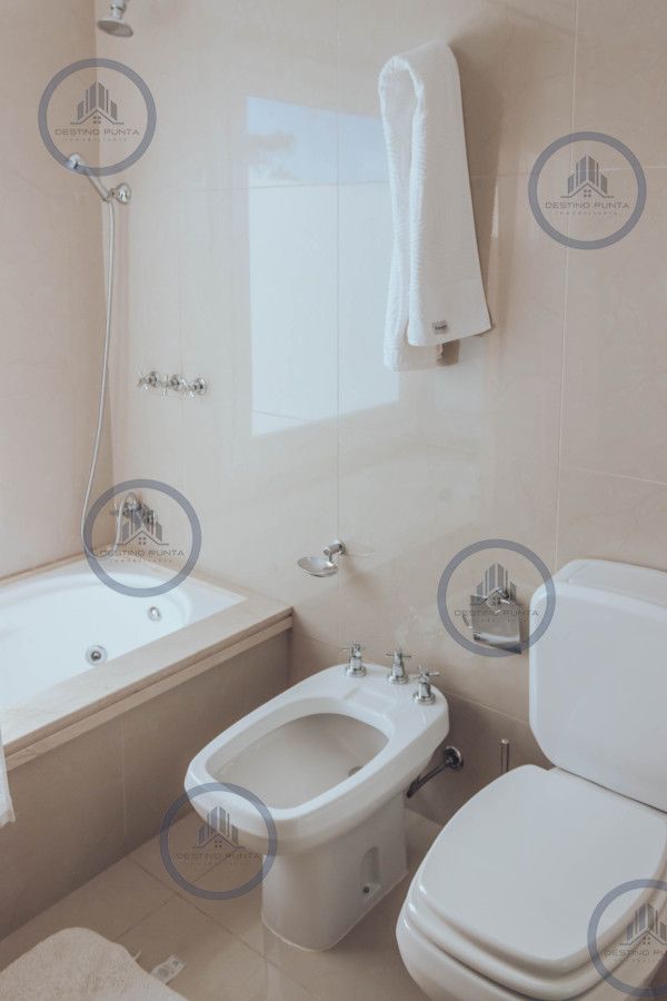 Apartamento ID.235 - Venta y alquiler temporario de maravilloso departamento penthouse en complejo privado de Playa Mansa