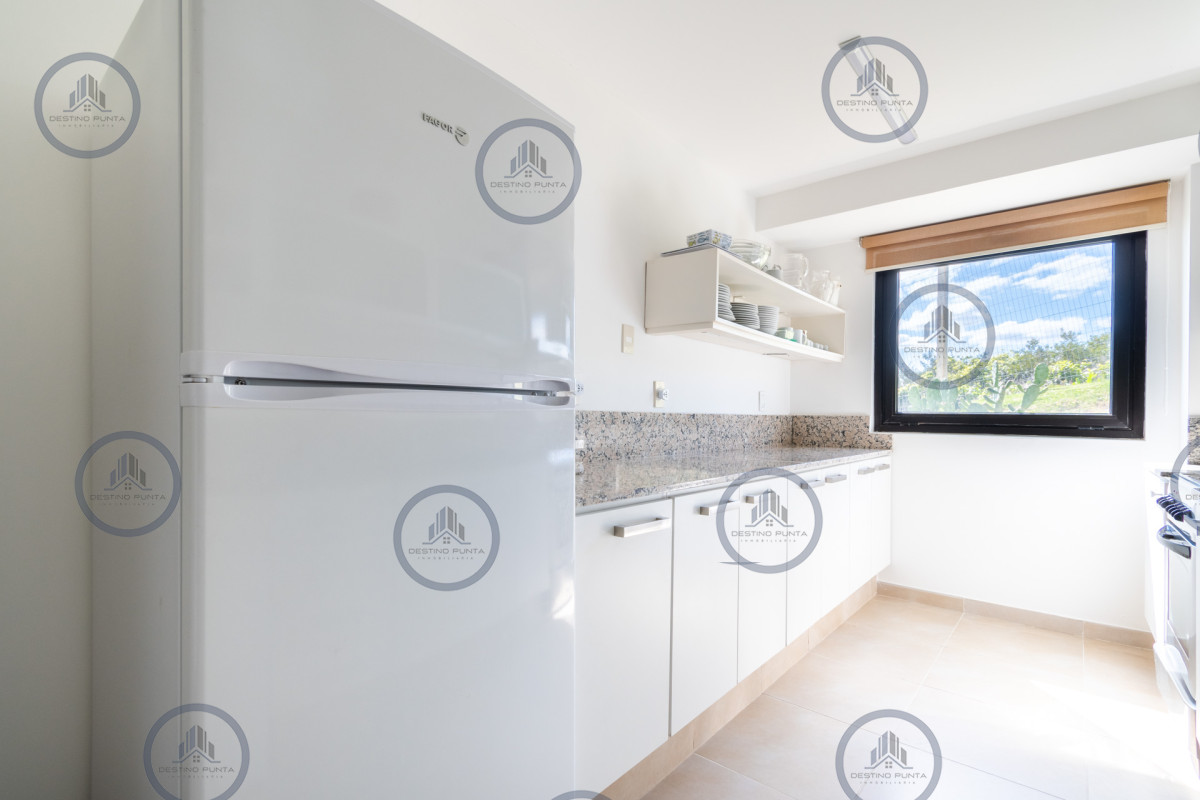 Apartamento ID.9 - Alquier temporario de amplio departamento de tres dormitorios con jardín, Punta Ballena