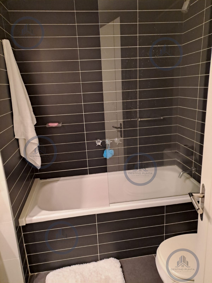 Apartamento ID.916 - Alquiler temporario de apartamento de dos dormitorios con dos baños en torre con servicios sobre Roosevelt